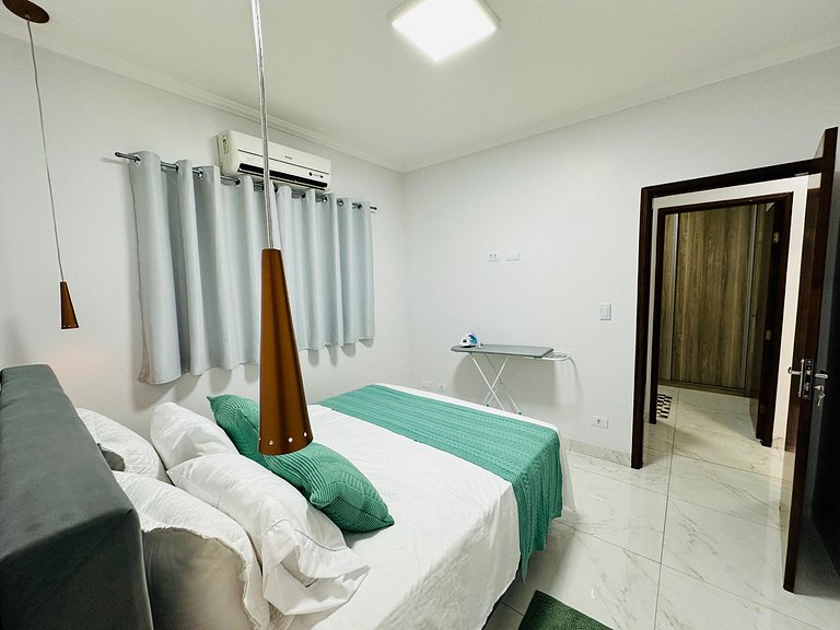 Casa c/ Suíte, Ar Cond, Área Gourmet, Bairro Nobre