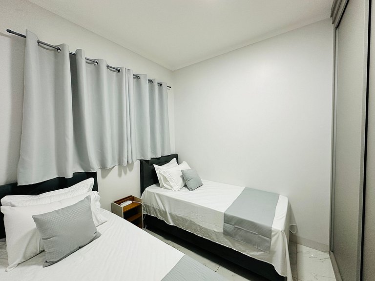 Casa c/ Suíte, Ar Cond, Área Gourmet, Bairro Nobre