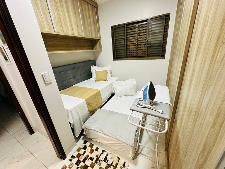 Casa c/ Suíte, Ar Cond, Área Gourmet, Bairro Nobre