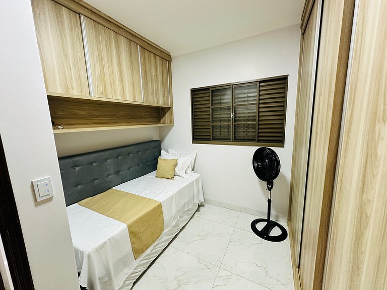 Casa c/ Suíte, Ar Cond, Área Gourmet, Bairro Nobre