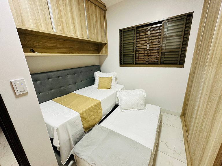 Casa c/ Suíte, Ar Cond, Área Gourmet, Bairro Nobre