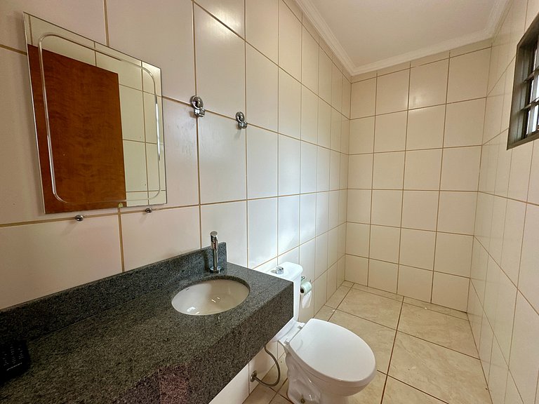 Casa c/ Suíte, Ar Cond, Área Gourmet, Bairro Nobre