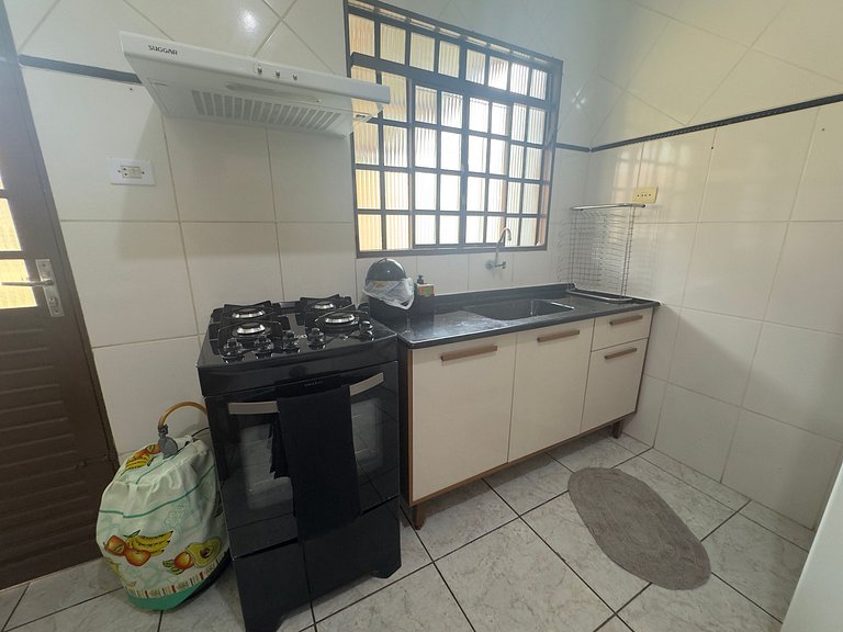 Casa completa + ar e vaga, perto parque Ecológico