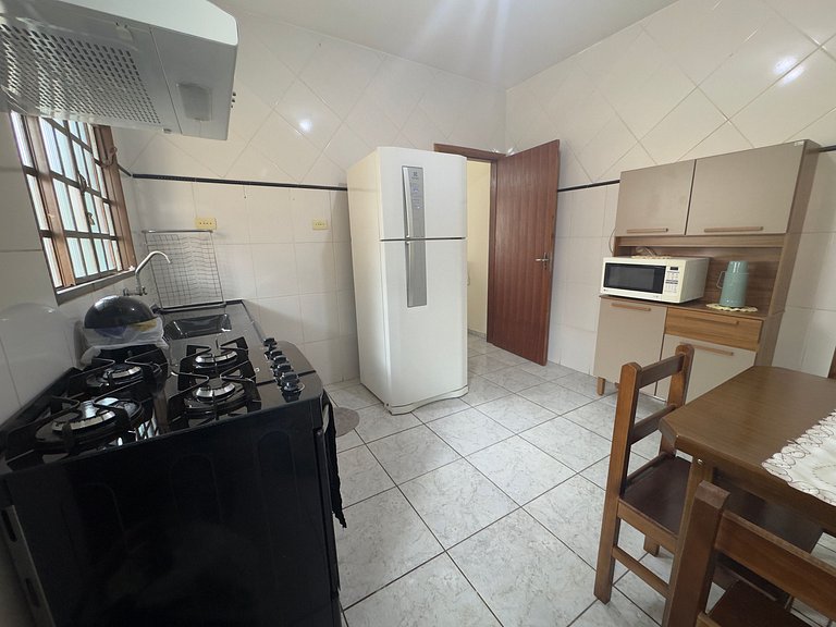 Casa completa + ar e vaga, perto parque Ecológico